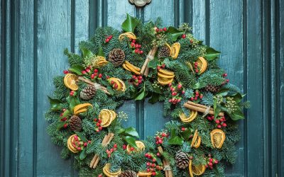 Simple, family-friendly holiday decorating tips and tricks​