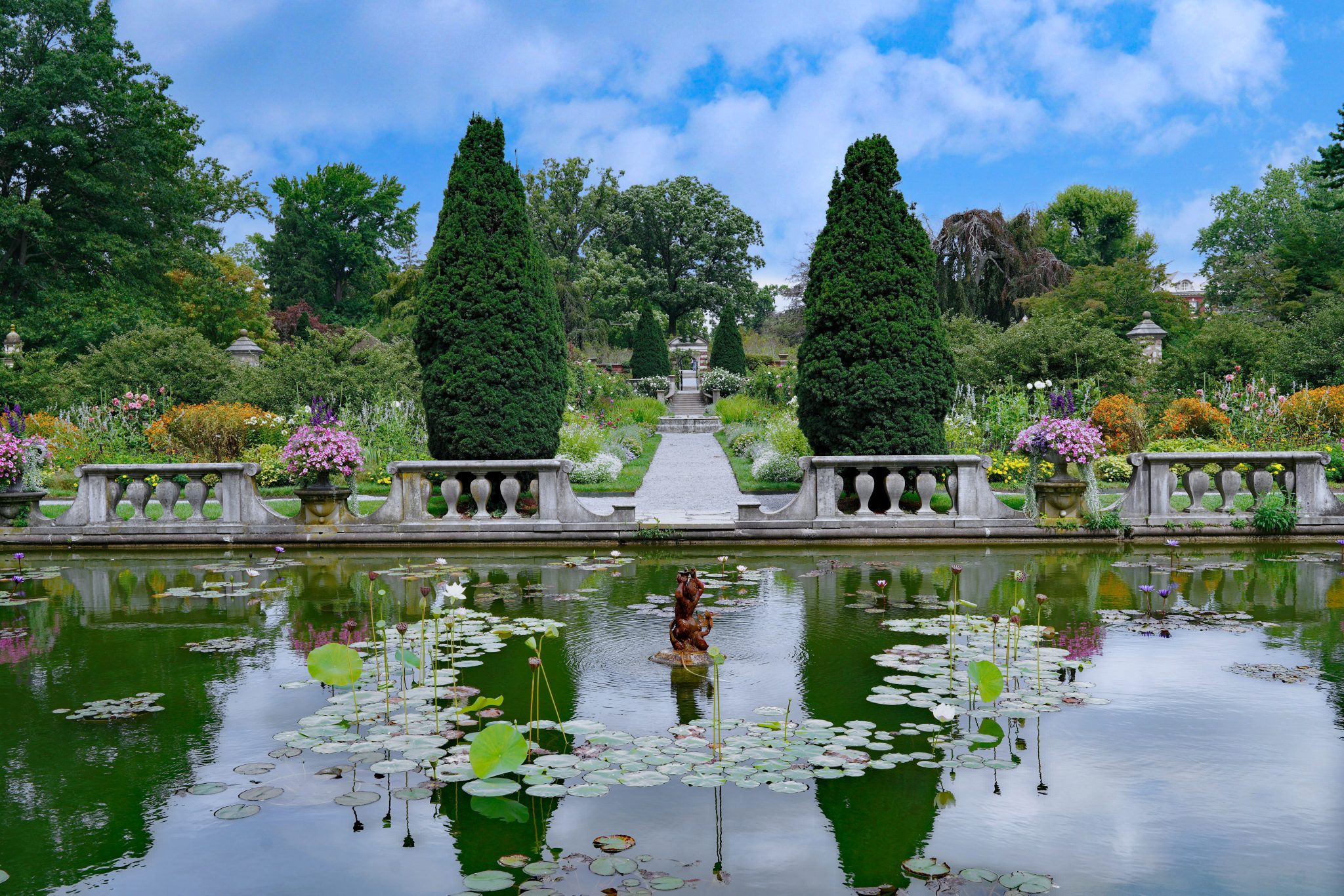 Flower Gardens of Long Island: Explore Vibrant Blooms